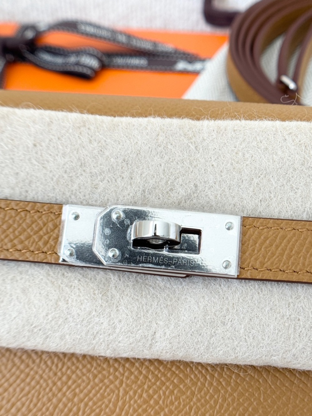 ✨NEW✨Hermes 2024 Epsom Leather Kelly Classique To Go Wallet - Sesame /  PHW - Picture 9 of 16